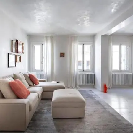 Amadeus Apartment: A Due Passi Dal Duomo Apartmán