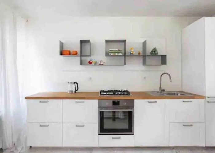 Daire Amadeus Apartment: A Due Passi Dal Duomo