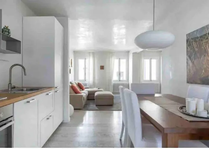Amadeus Apartment: A Due Passi Dal Duomo * Treviso